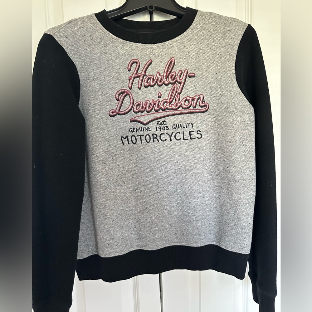 Harley-Davidson Women's Gray and Black Crew Neck Sweater